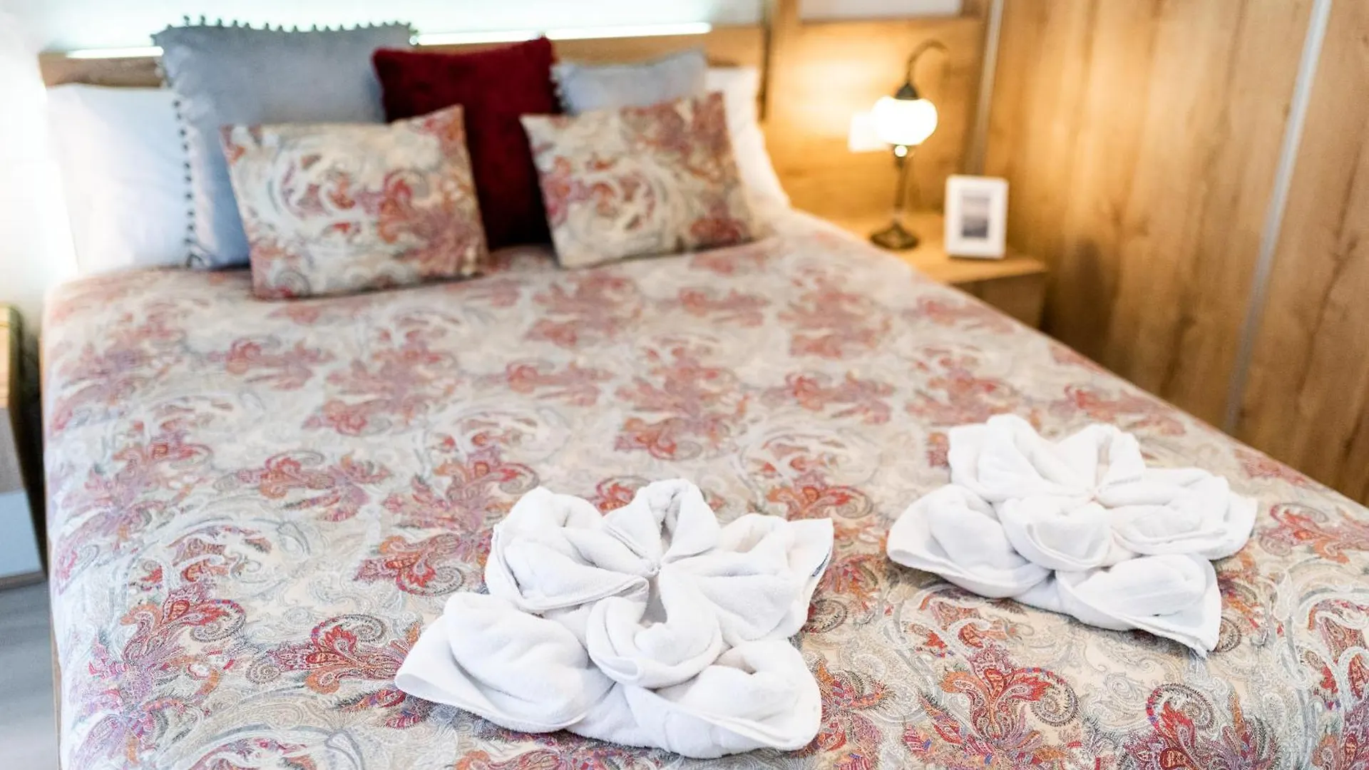 Wekey Homes, Angel Deluxe Apartment & Free Parking Granada Spain