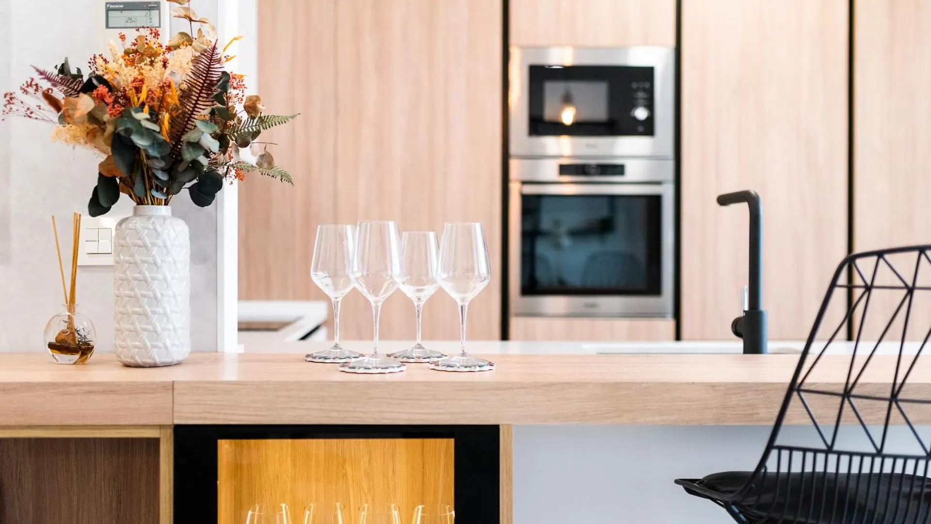 Wekey Homes, Angel Deluxe Apartment & Free Parking Granada 0*,