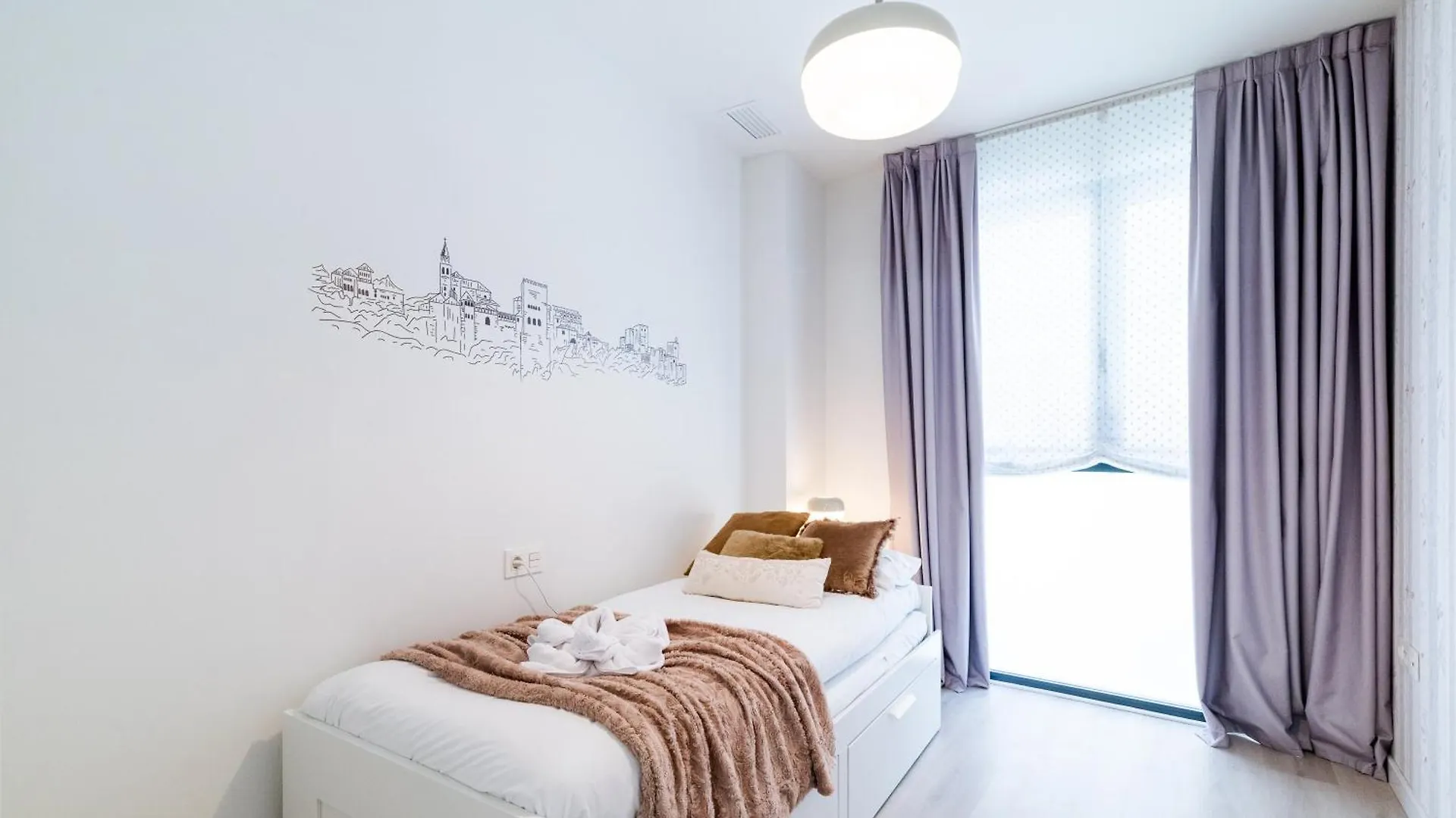 Wekey Homes, Angel Deluxe Apartment & Free Parking Granada Spain