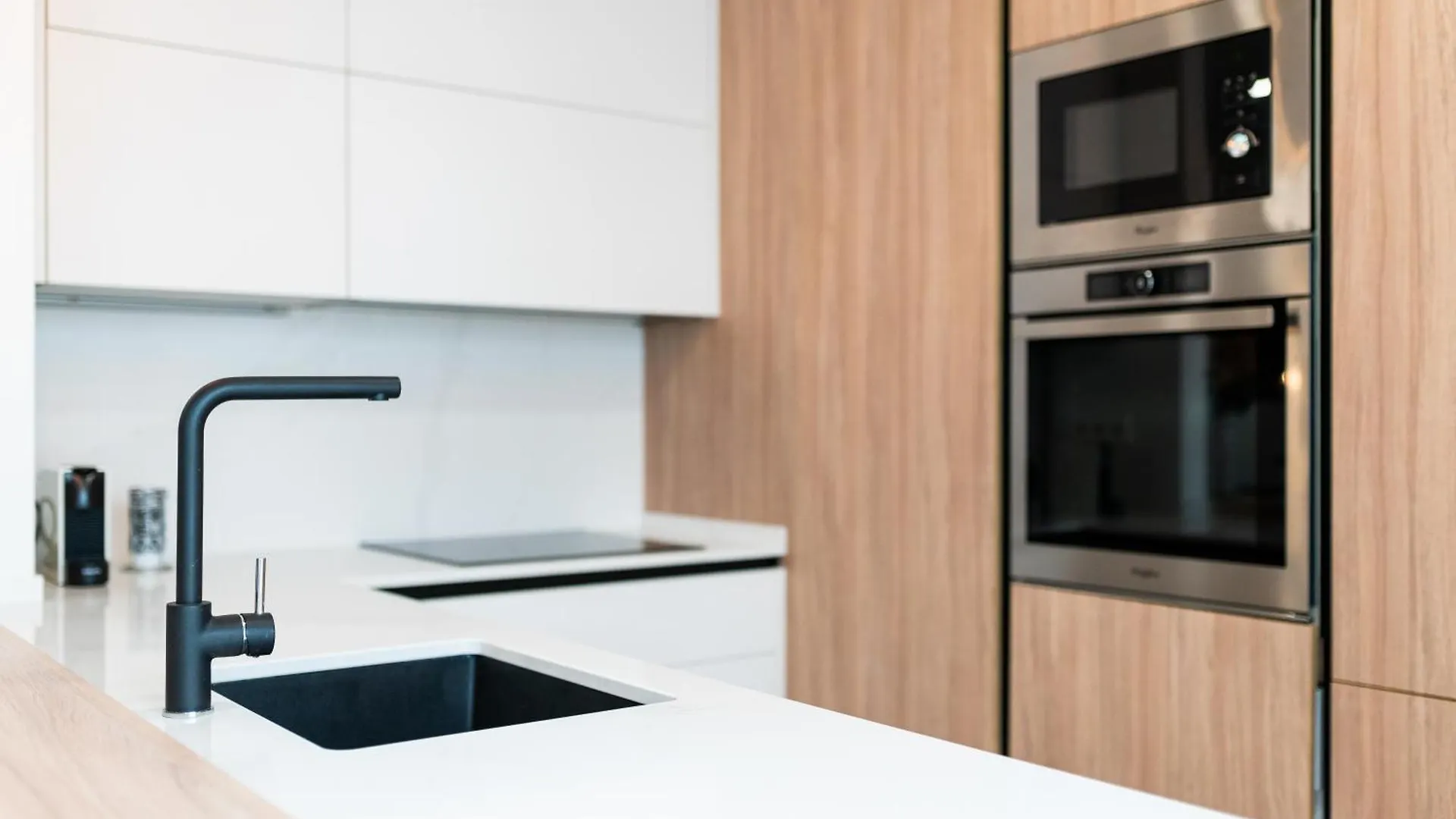 Wekey Homes, Angel Deluxe Apartment & Free Parking Granada Spain