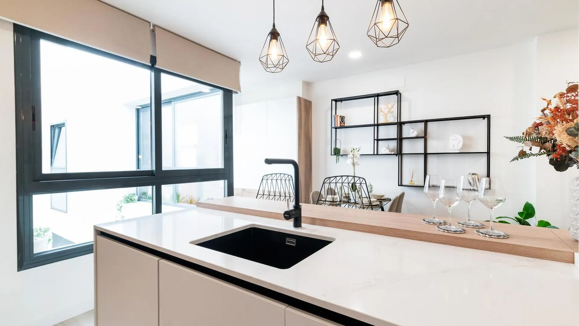 Wekey Homes, Angel Deluxe Apartment & Free Parking Granada Spain